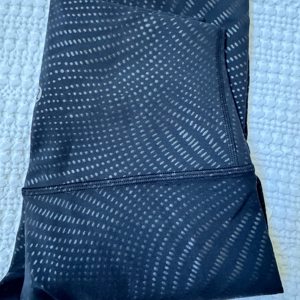 Lululemon Align HR Black Leggings 28” with Dots Size 4 NWT
